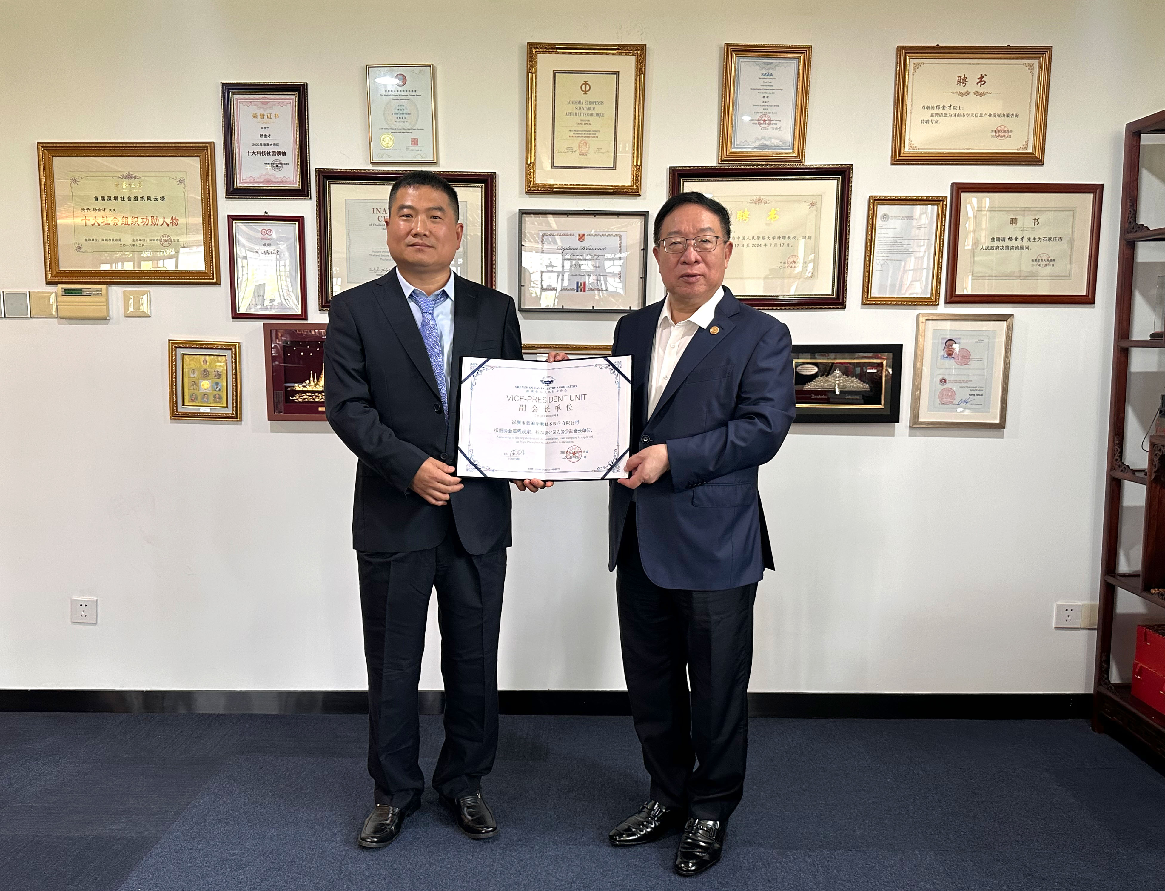 【喜报】拼搏体育荣任深圳市无人机行业协会副会长单位！